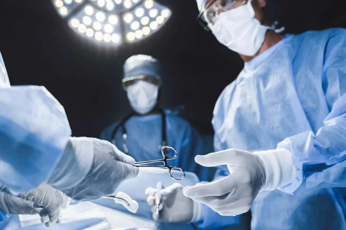 Französischer Anästhesist wegen Mordes an 12 Patienten vor Gericht