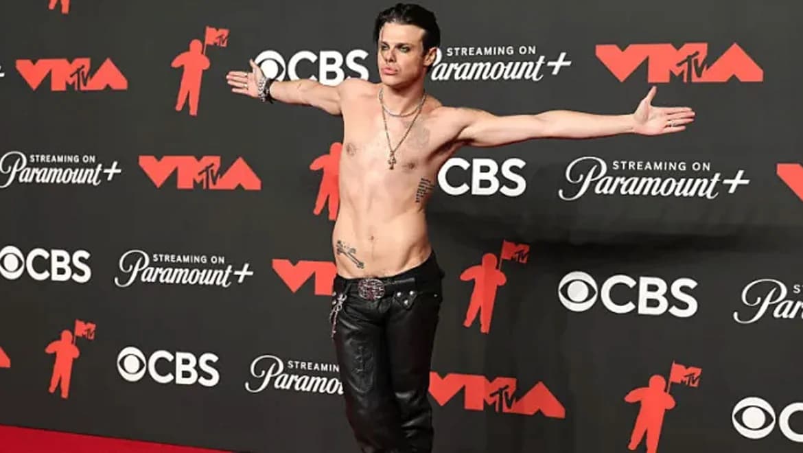 Yungblud: Exzentrischer Auftritt bei den MTV VMAs 2025