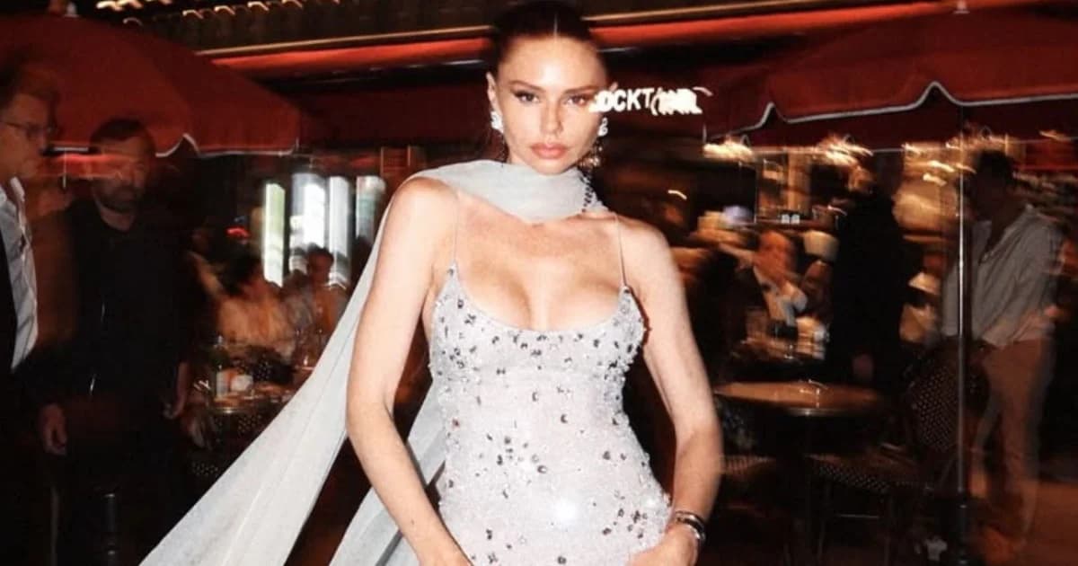Evelyn Kazantzoglou in Cannes im Design von Celia Kritharioti