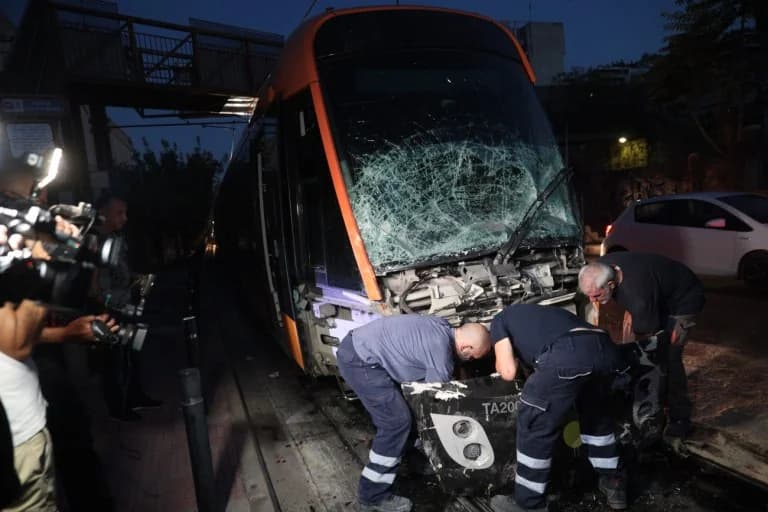 比雷埃夫斯：有轨电车事故 – 乘客也曾遭遇沃拉巴士相撞事故