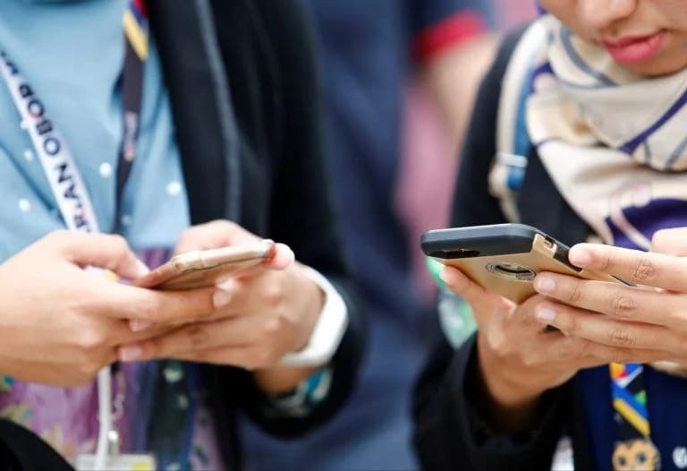¿Teléfonos móviles en las escuelas? Opiniones de expertos