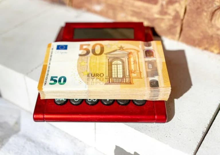 Μειωμένοι φόροι για 477.000 φορολογούμενους