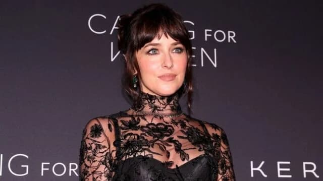 Dakota Johnson: Enthüllender Auftritt bei Wohltätigkeitsveranstaltung