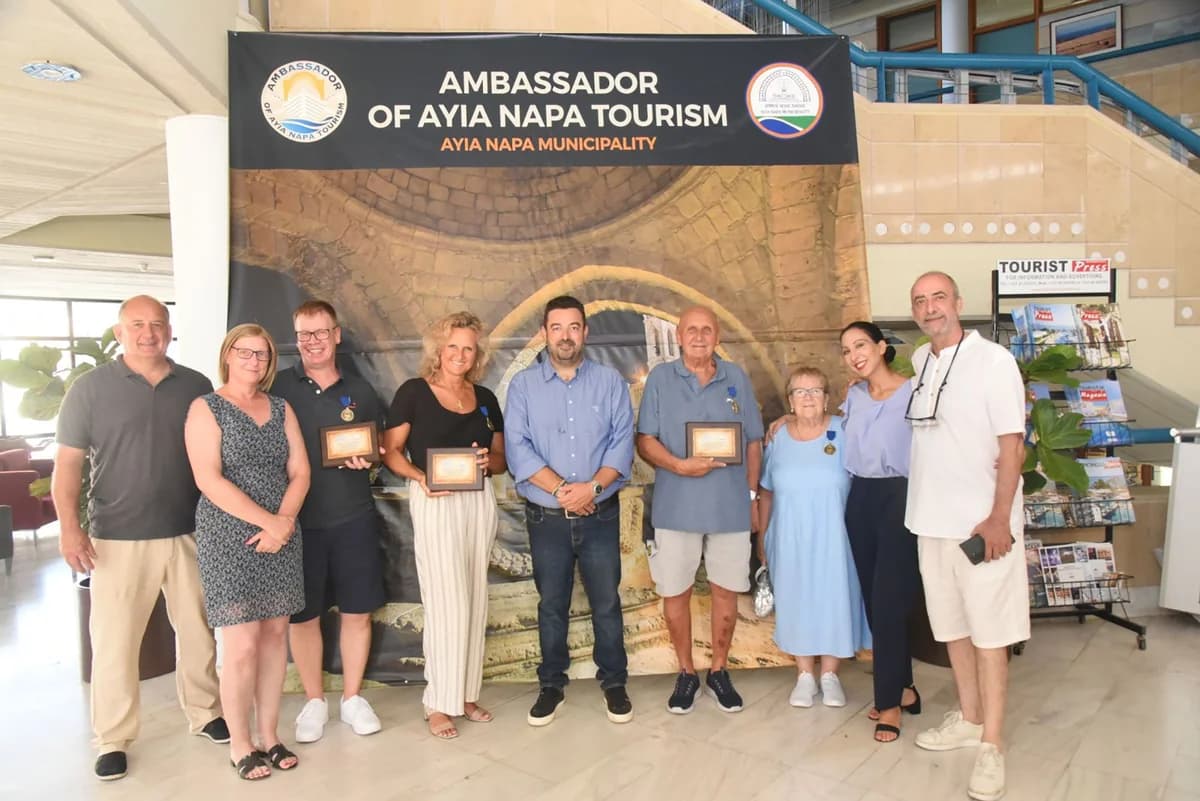 Britische und deutsche Touristen zu Tourismusbotschaftern von Ayia Napa ernannt