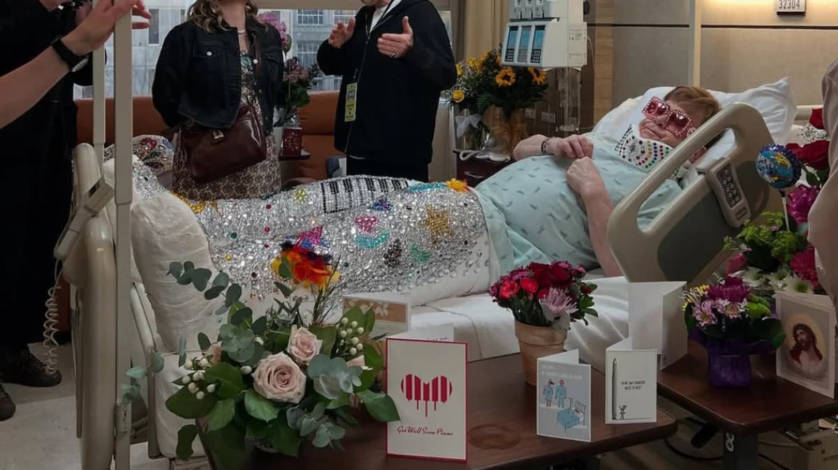 Foto de Elton John en el hospital genera preocupación entre sus fans