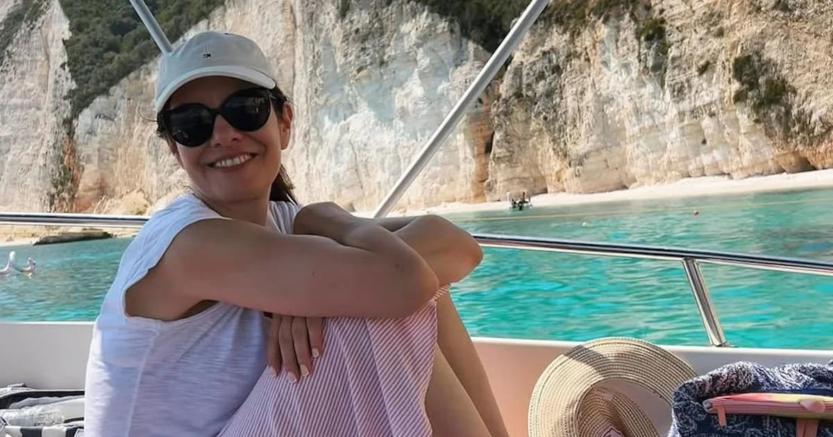 Faye Mavragani：在凯法利尼亚岛度假和Instagram照片