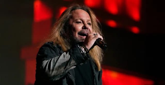 Вокалист Mötley Crüe Винс Нил перенес инсульт