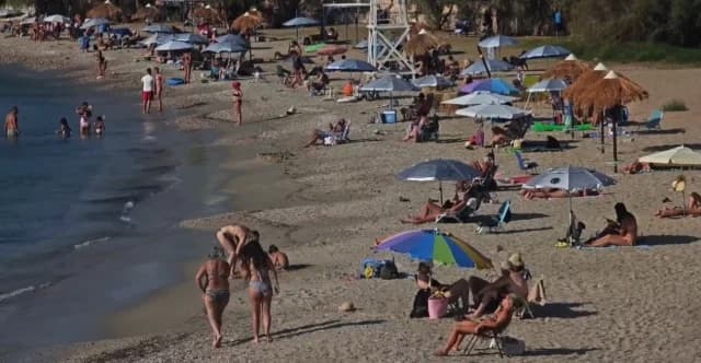 Athener strömen bei hohen Temperaturen an die Strände – Wo wurden 36 Grad erreicht?