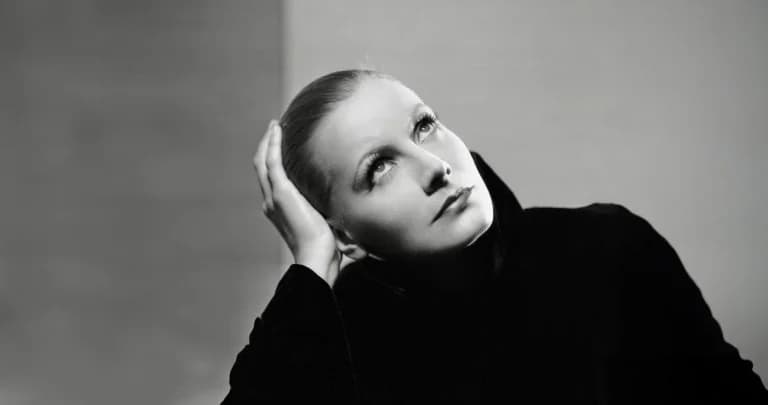 Greta Garbo: La Esfinge de Hollywood y su Enigmática Vida