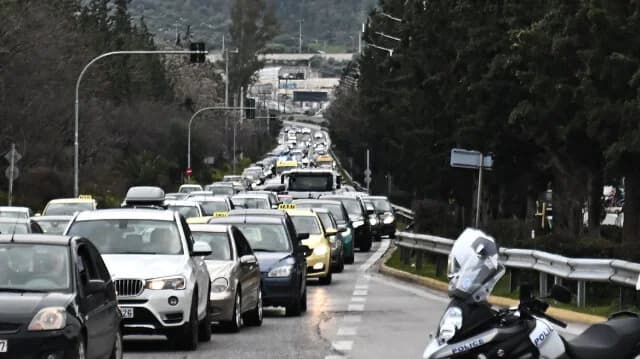 Traffic Congestion on Alimou-Katechaki Avenue After Accident