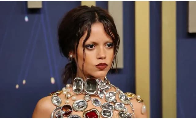 Jenna Ortega's Bold Makeup at the Emmy Awards