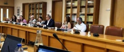 Maßnahmen des Bildungsministeriums zur Kompetenzentwicklung: Reduzierter Lehrplan, geänderte Lehrmethoden, digitales Material