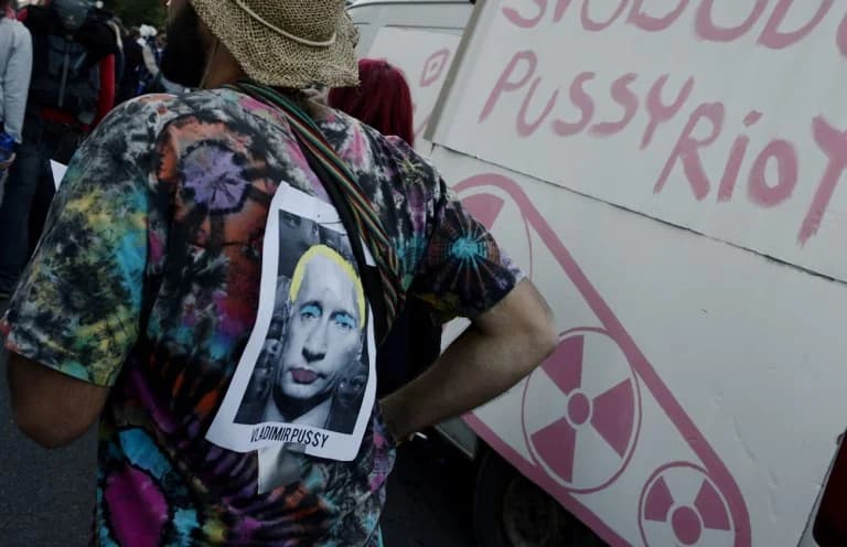 Pussy Riot: Российский суд приговорил участниц группы