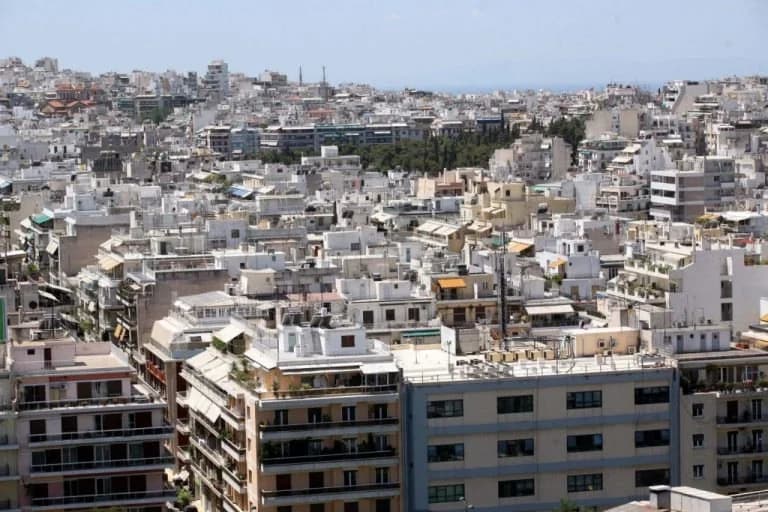 Δήμοι εναντίον κυβέρνησης για τις άδειες δόμησης