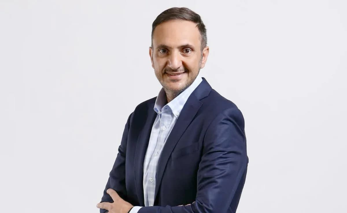 Konstantinos Konstantinou: Sentidos deseos a su hija en el día de su santo
