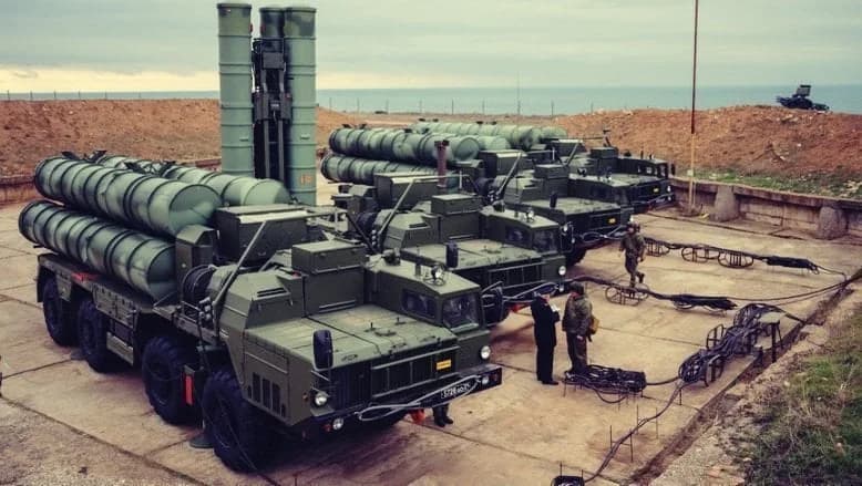Τουρκία: «Οι S-400 βρίσκονται στα αποθέματά μας»