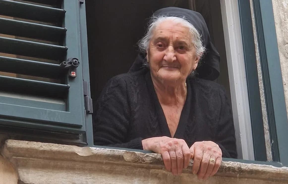94-Year-Old 'Queen' of Scanno: Tourist Attraction in Italy