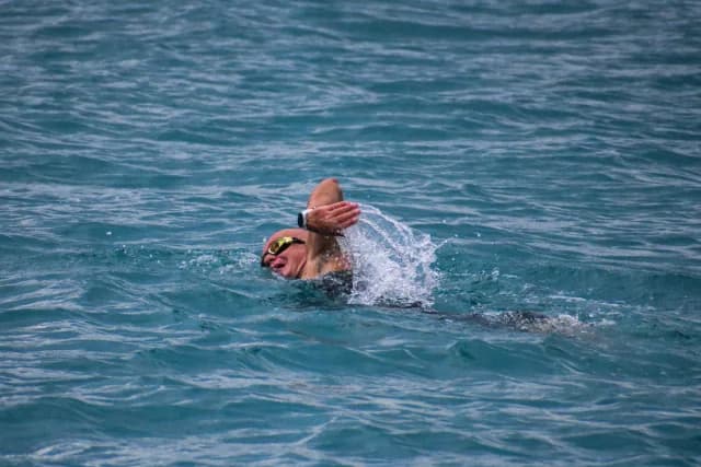 Stavros Smirlis: 100-km-Schwimmen für die Wohltätigkeitsorganisation „Floga“