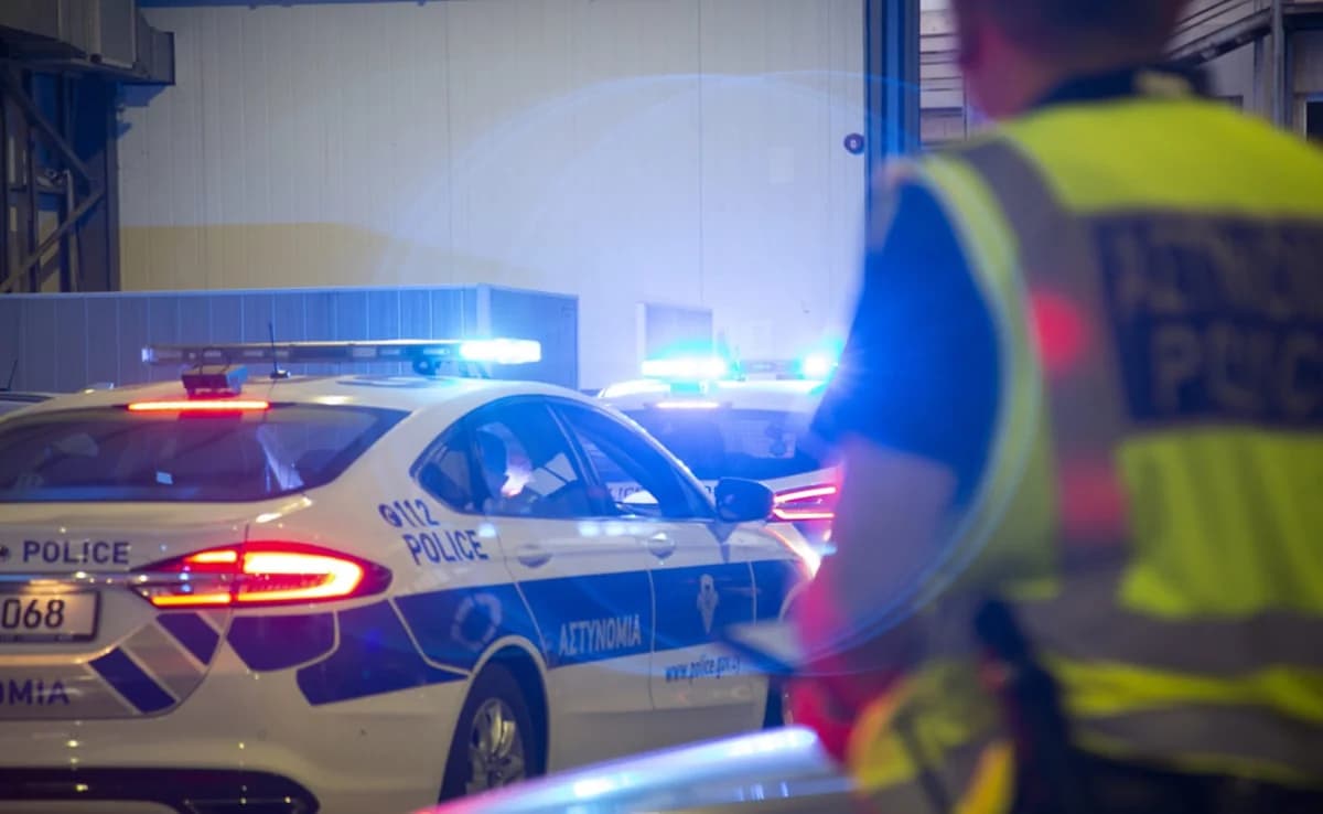 Se busca a Zoe Michael, de 24 años, por robo en el distrito de Limassol