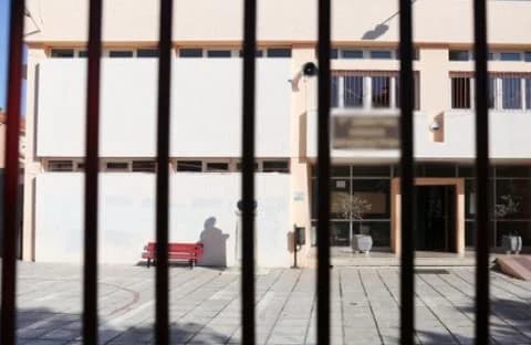 Estudiantes de Pólis Chrysochous Protestan por el Aire Acondicionado