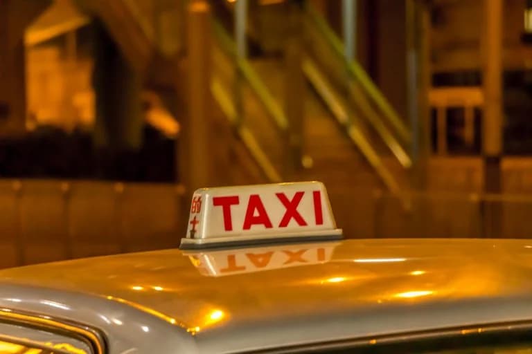 Chania: Taxifahrerin ausgeraubt, gefesselt und verlassen