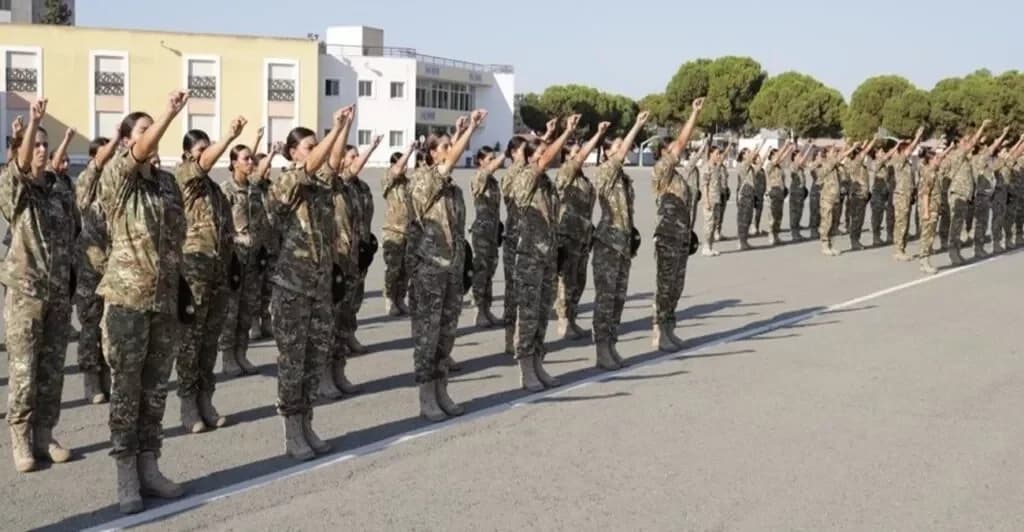 Incentivos para el servicio militar voluntario de mujeres en Chipre