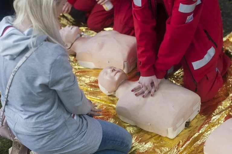 Griechische Kardiologische Gesellschaft schlägt CPR-Schulung für Führerscheine vor