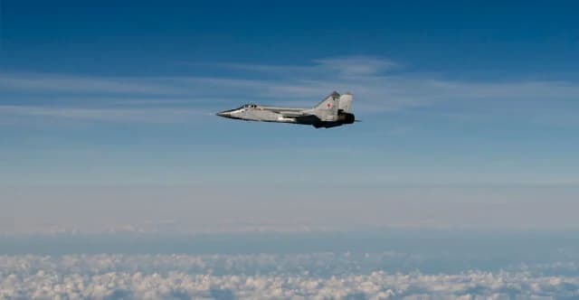 Le Monde Analysis: Russia Tests NATO with Baltic Provocations