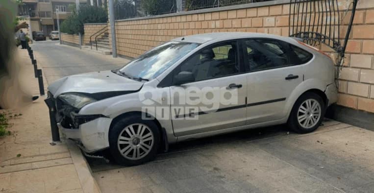 אגיה פילה: מכונית נפלה מגובה בכנסייה - הולכי רגל בסיכון