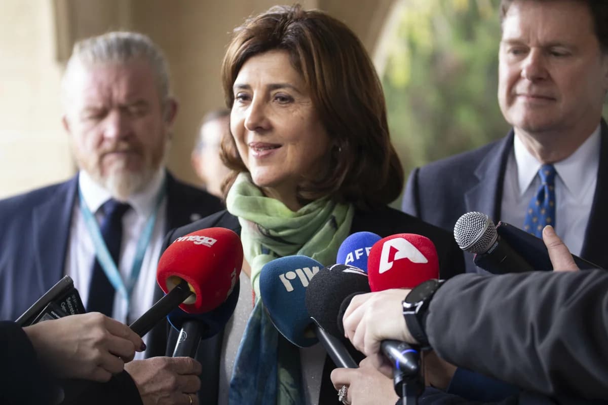 María Ángela Holguín: Criticism of Social Meetings