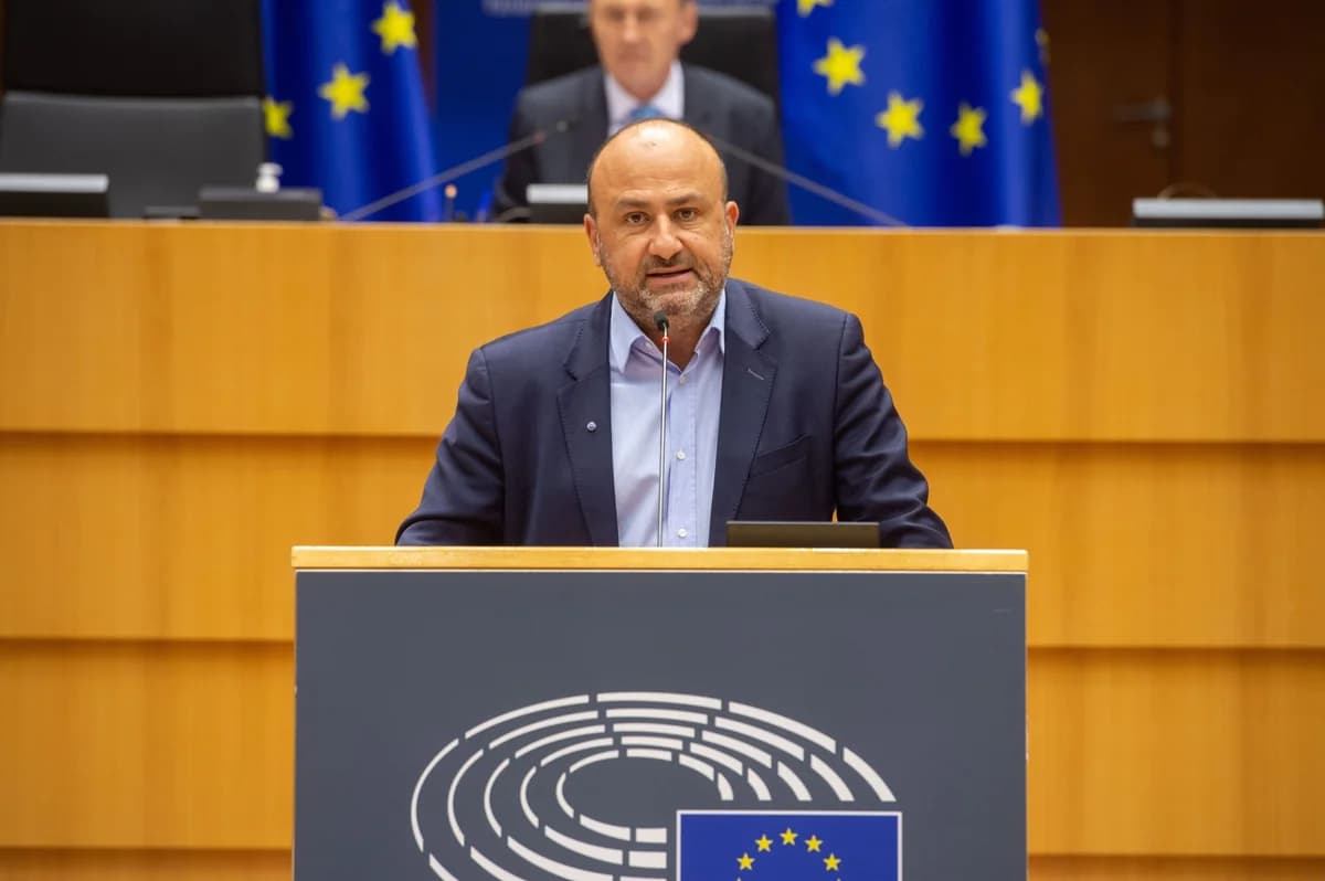 Druck auf Papadakis, einer neuen politischen Partei beizutreten