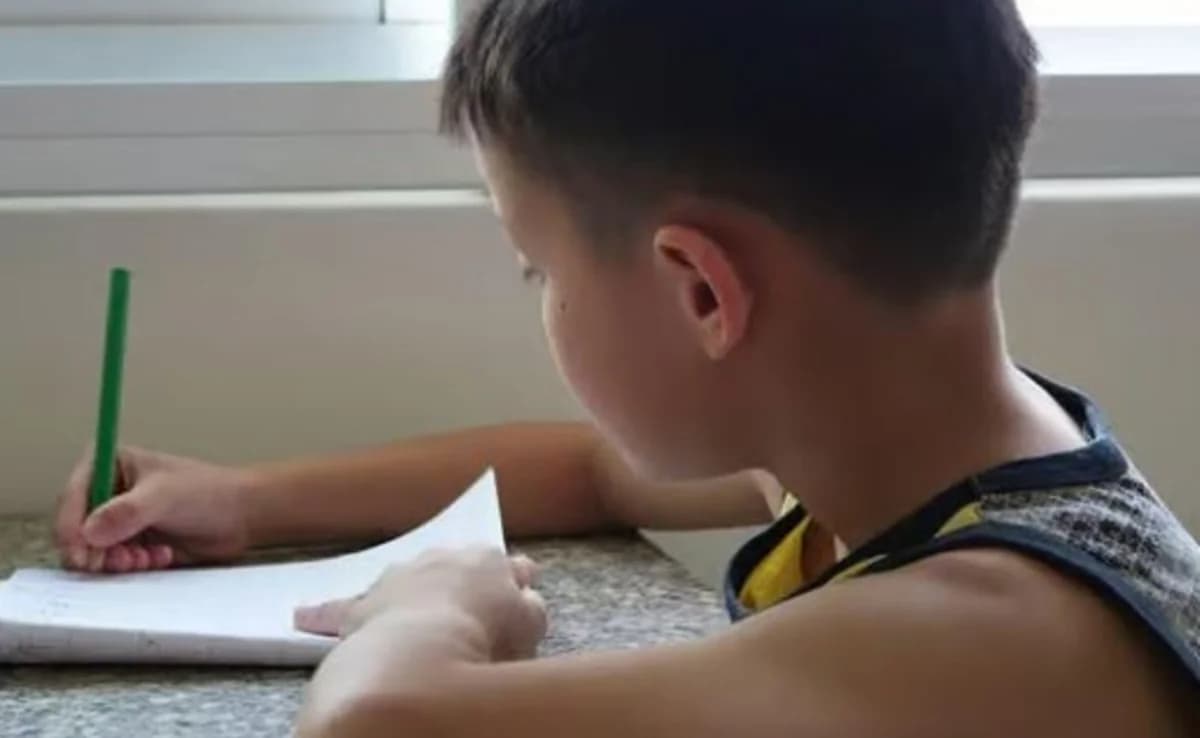 Китай: 11-летний мальчик госпитализирован после 14 часов учебы