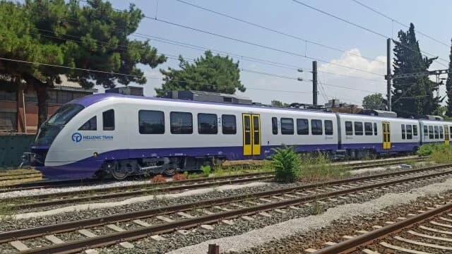 Hellenic Train: Посадка и высадка на линии подъема на станции Афиднес