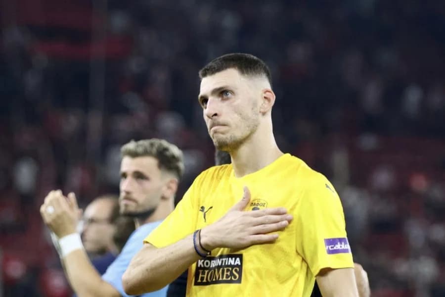 Descanso para Neofytos, debut para Jay Gorter