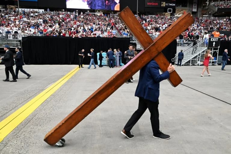 Charlie Kirk: Miles Asisten al Funeral – Estrictas Medidas de Seguridad