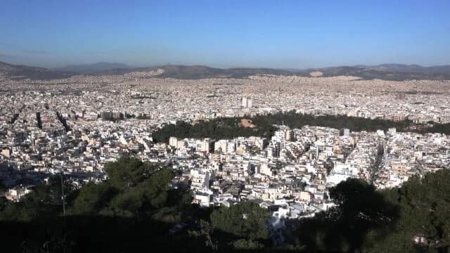 מועצת המדינה היוונית: הגבלות על בנייה בלתי חוקית בבנייני דירות