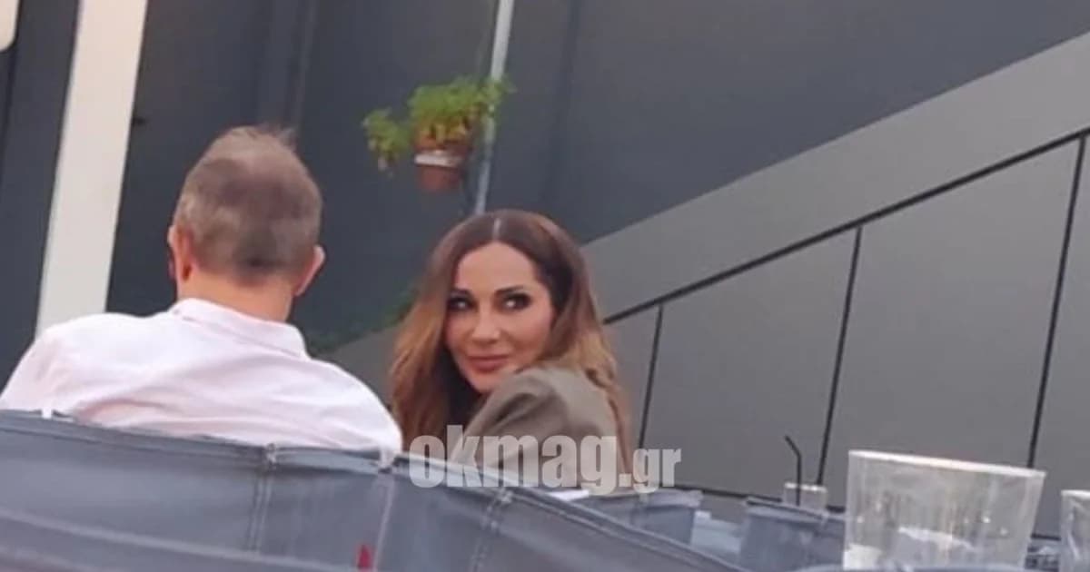 Despoina Vandi apoya a Vasilis Bisbikis en el estreno de 'Porto Leone'
