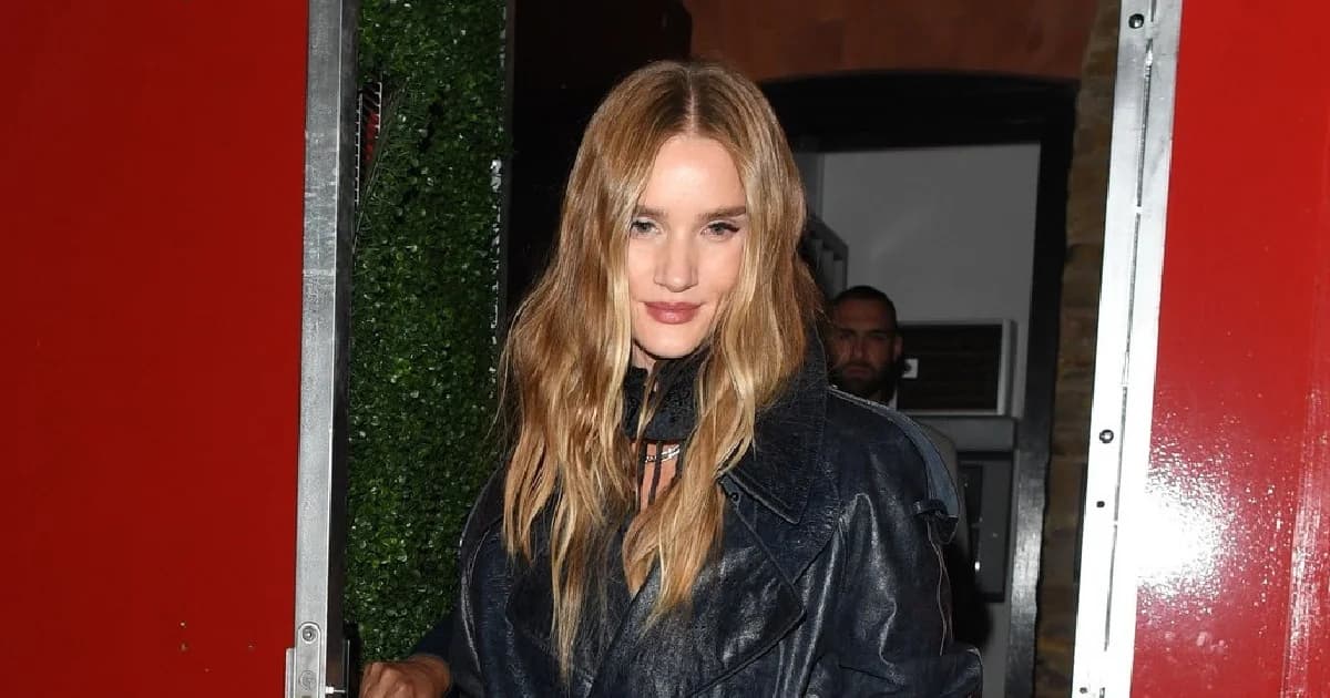 Ανάλαφρα Beach Waves: Υιοθετήστε το Look της Εβδομάδας Μόδας του Λονδίνου