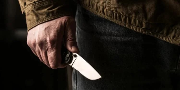 Patras: Hombre irrumpe en la casa de su ex esposa con un cuchillo – Arrestado por la policía