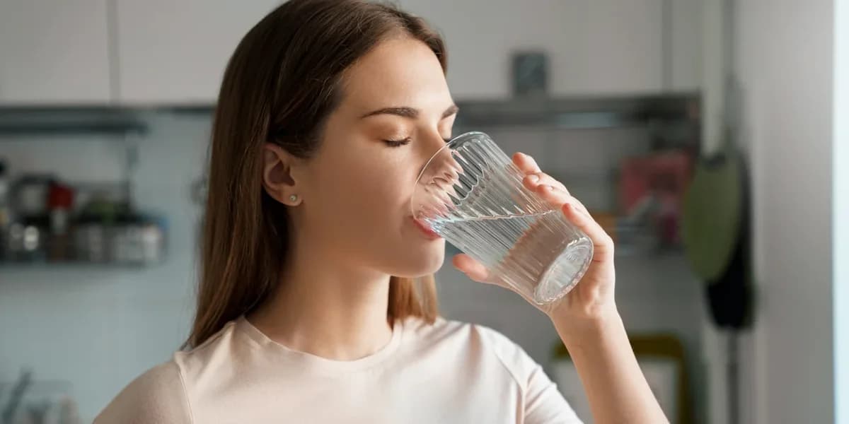 «Loaded Water»: Η νέα τάση στο TikTok για ενυδάτωση και τα οφέλη της