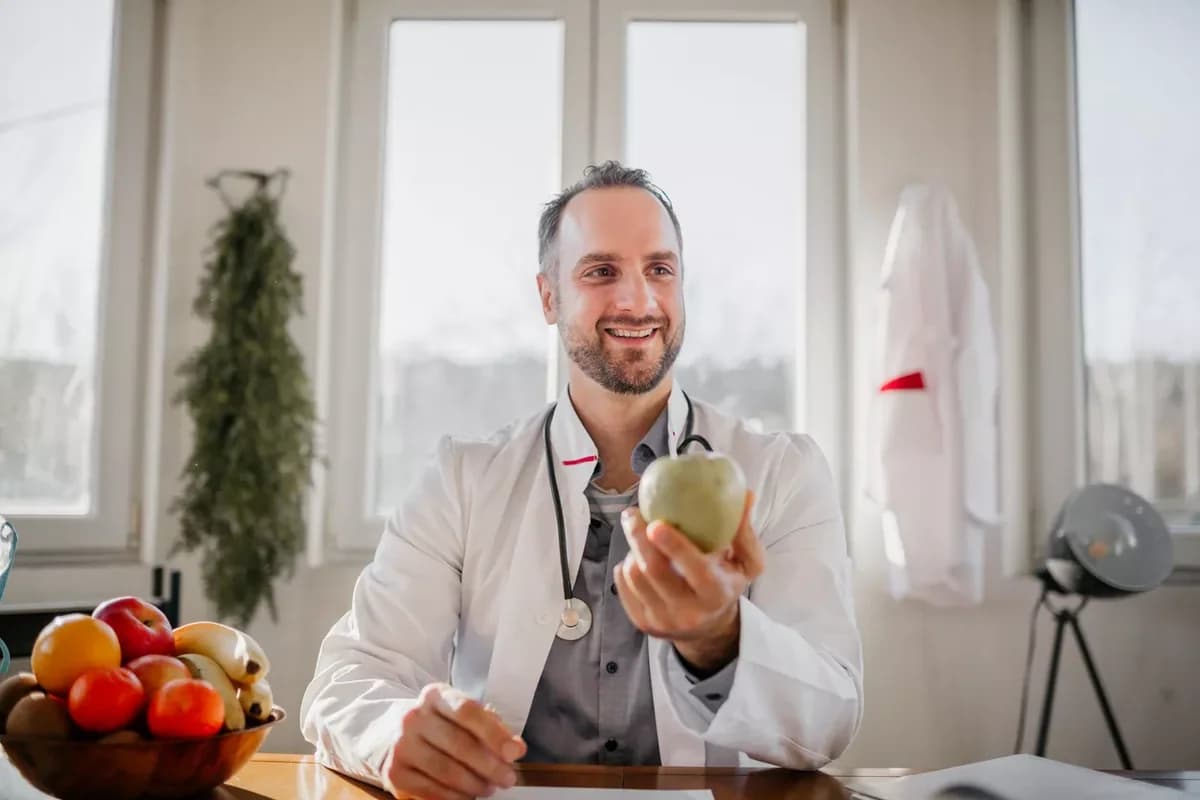 Harvard Doctor: The Best and Worst Fruits for Your Gut