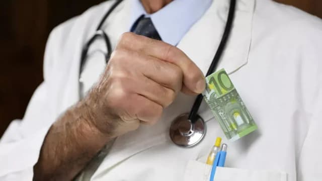 סלוניקי: קרדיולוג הורשע בלקיחת שוחד