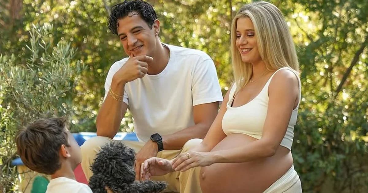 Jenny Theona: Celebrated the start of her pregnancy month with her family