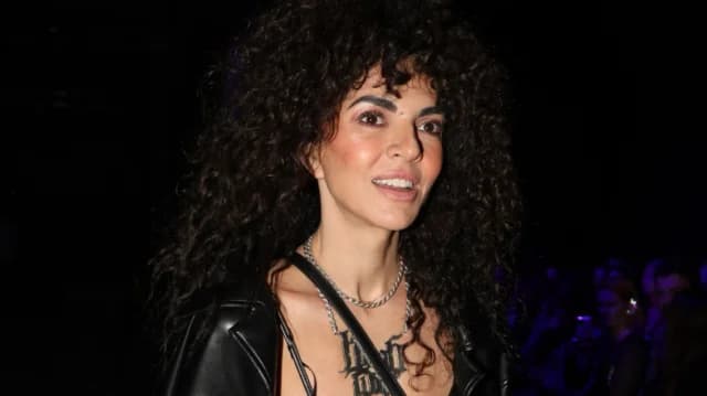 Maria Solomou teilt Kinderfotos