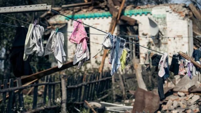 Ukrainisches Dorf trauert um Familie, die von russischer Drohne getötet wurde