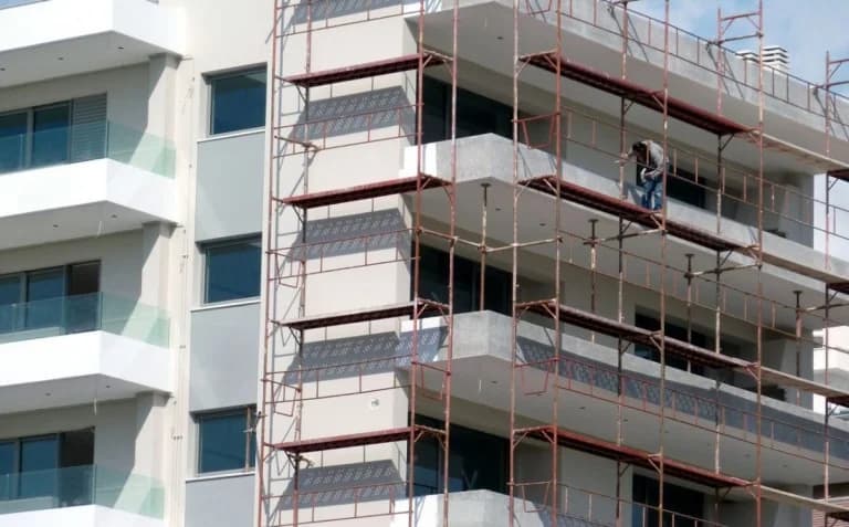 Ministerio de Medio Ambiente emite directiva sobre permisos de construcción tras decisión del Tribunal Supremo