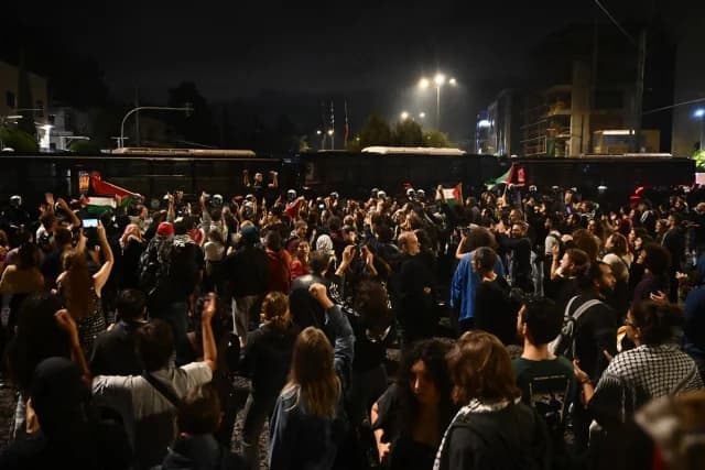 Движение по проспекту Кифисиас восстановлено после протеста