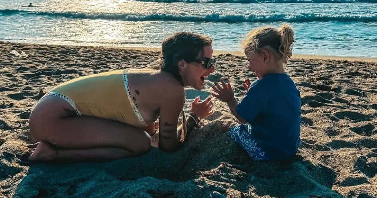 Henrietta Kourkoulou Latsi: Tierna foto con su hijo, Leon