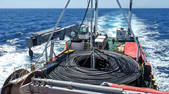 ΑΔΜΗΕ: Διαψεύδει διεκδίκηση 251 εκατ. ευρώ από την Κύπρο για το καλώδιο