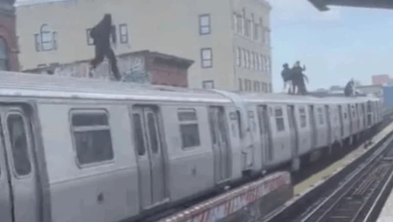 ניו יורק: אתגר 'גלישת רכבת תחתית' קטלני - שני הרוגים